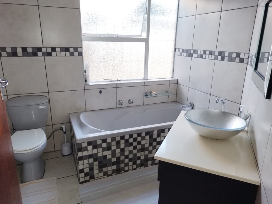 4 Bedroom Property for Sale in Van Riebeeck Park Gauteng