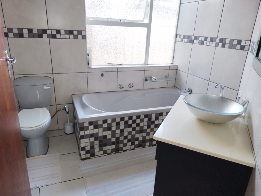 4 Bedroom Property for Sale in Van Riebeeck Park Gauteng