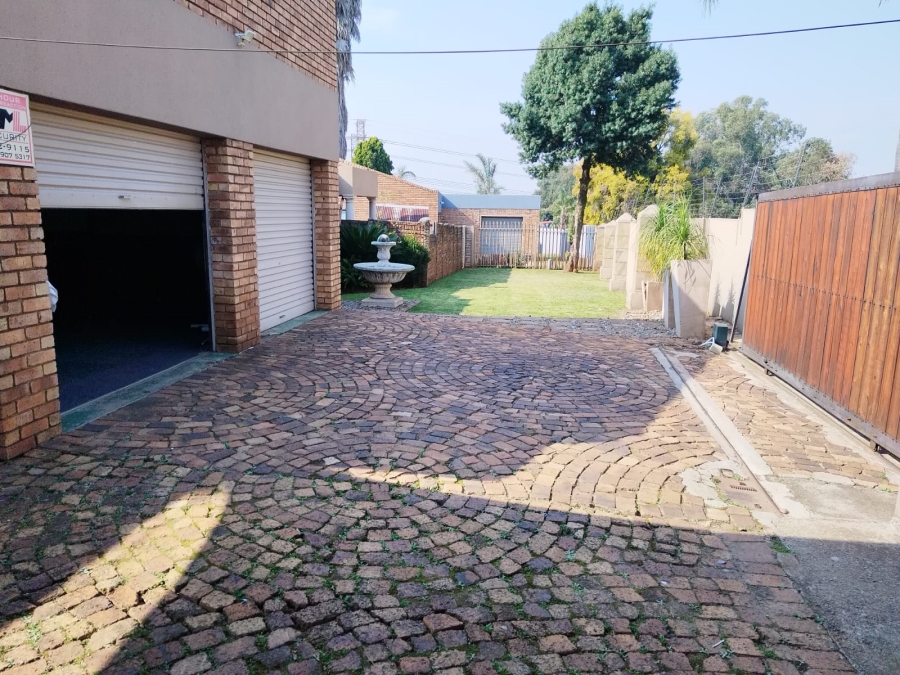 4 Bedroom Property for Sale in Van Riebeeck Park Gauteng