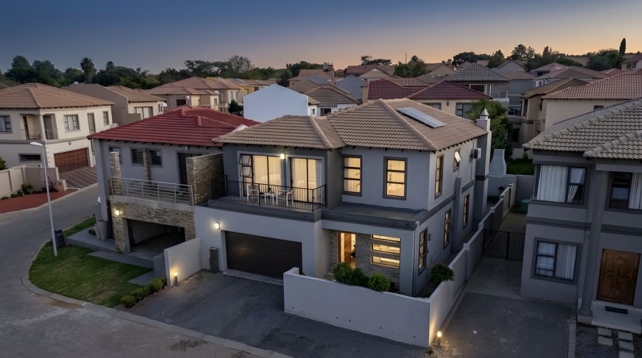 6 Bedroom Property for Sale in Halfway Gardens Gauteng