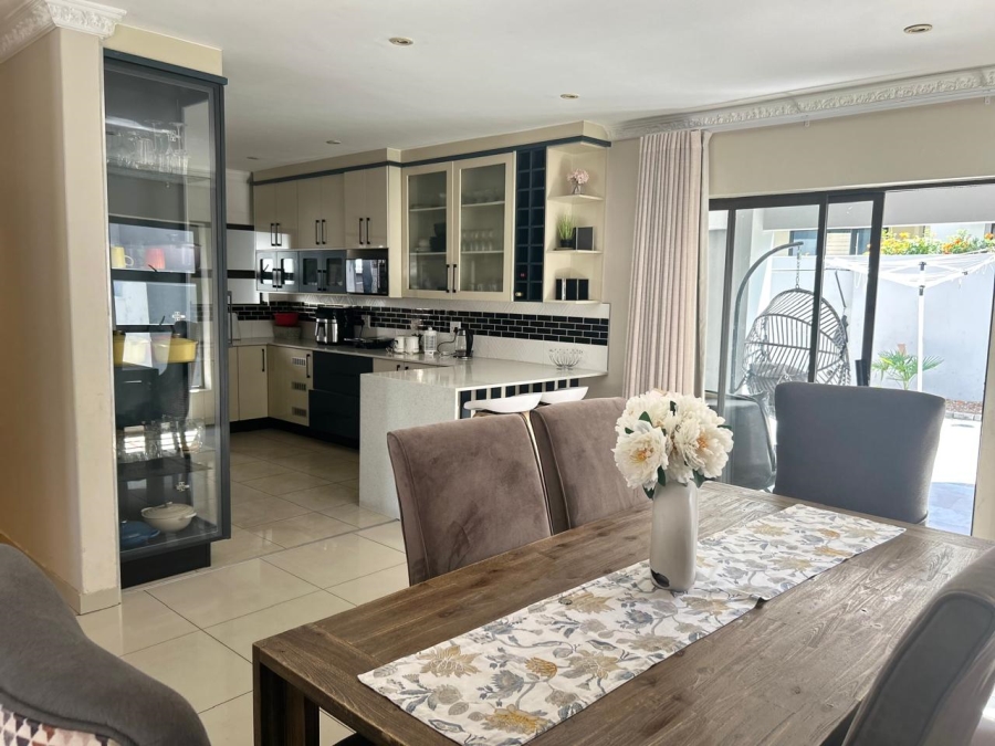 6 Bedroom Property for Sale in Halfway Gardens Gauteng