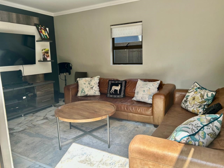 6 Bedroom Property for Sale in Halfway Gardens Gauteng