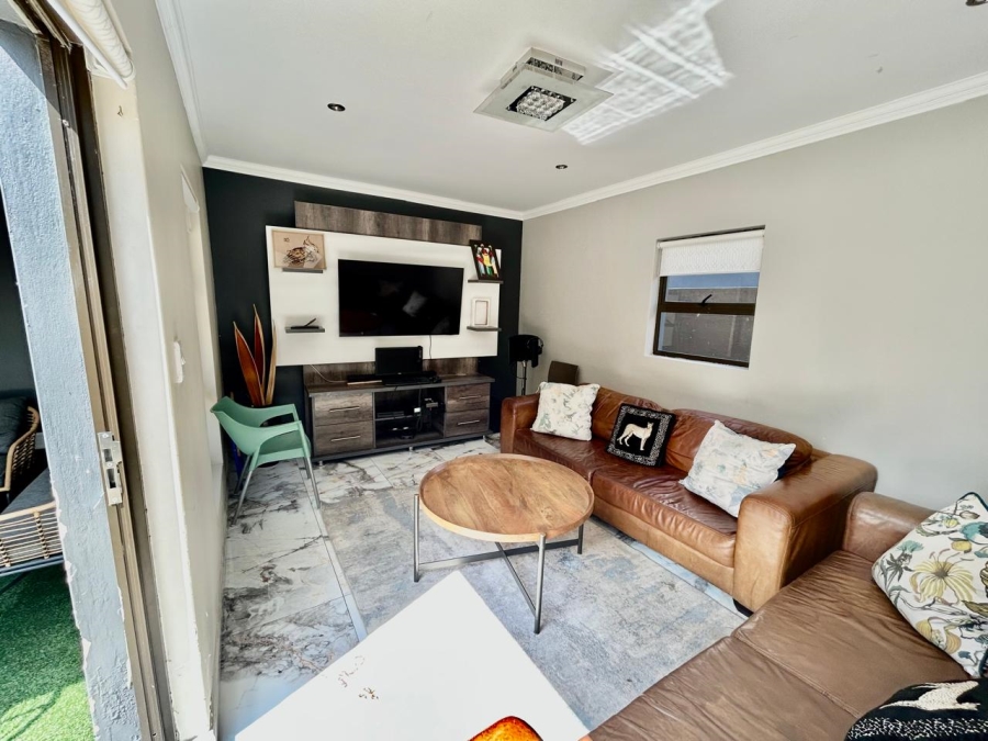 6 Bedroom Property for Sale in Halfway Gardens Gauteng
