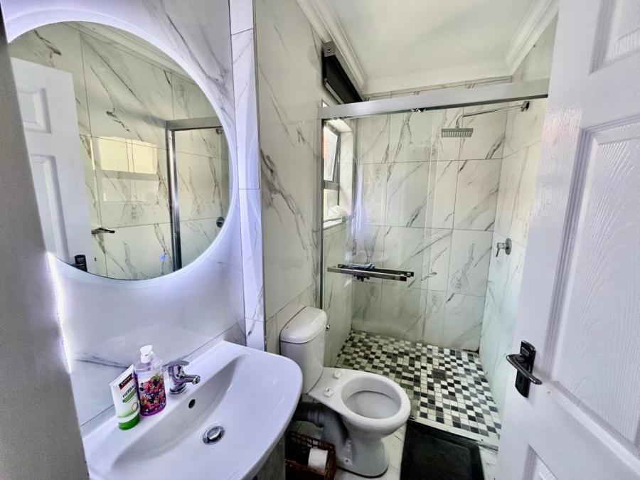 6 Bedroom Property for Sale in Halfway Gardens Gauteng