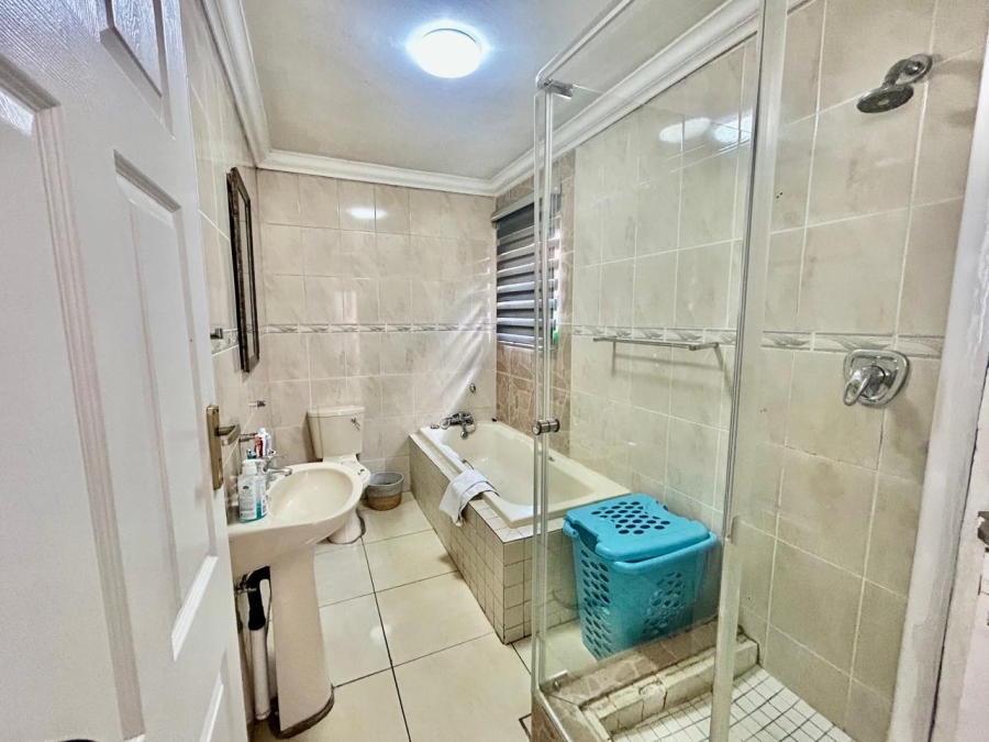 6 Bedroom Property for Sale in Halfway Gardens Gauteng