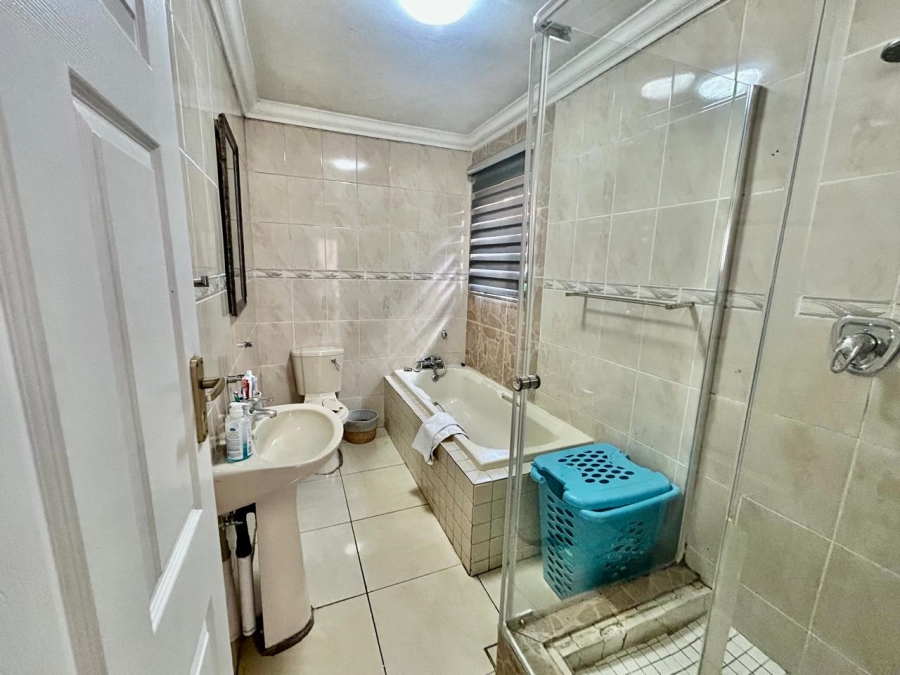 6 Bedroom Property for Sale in Halfway Gardens Gauteng