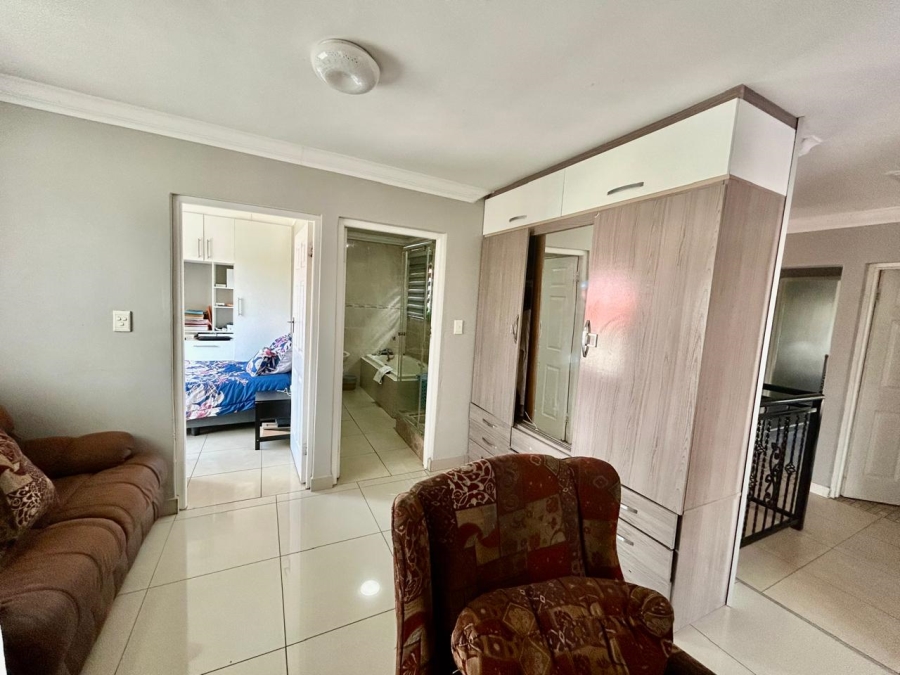 6 Bedroom Property for Sale in Halfway Gardens Gauteng