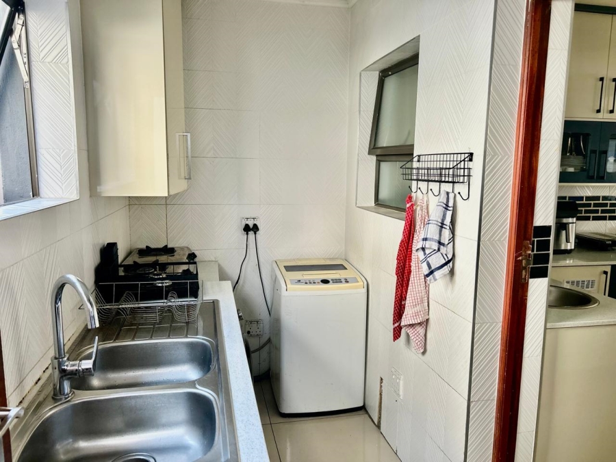 6 Bedroom Property for Sale in Halfway Gardens Gauteng
