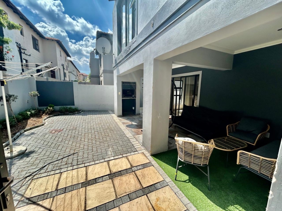 6 Bedroom Property for Sale in Halfway Gardens Gauteng