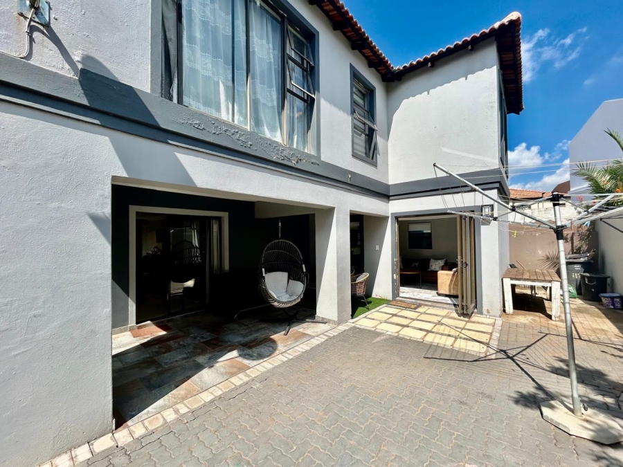 6 Bedroom Property for Sale in Halfway Gardens Gauteng