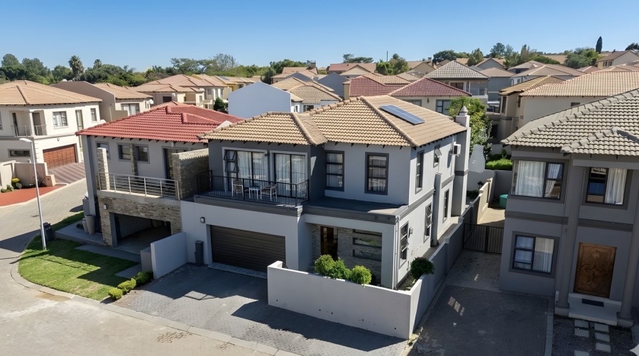 6 Bedroom Property for Sale in Halfway Gardens Gauteng