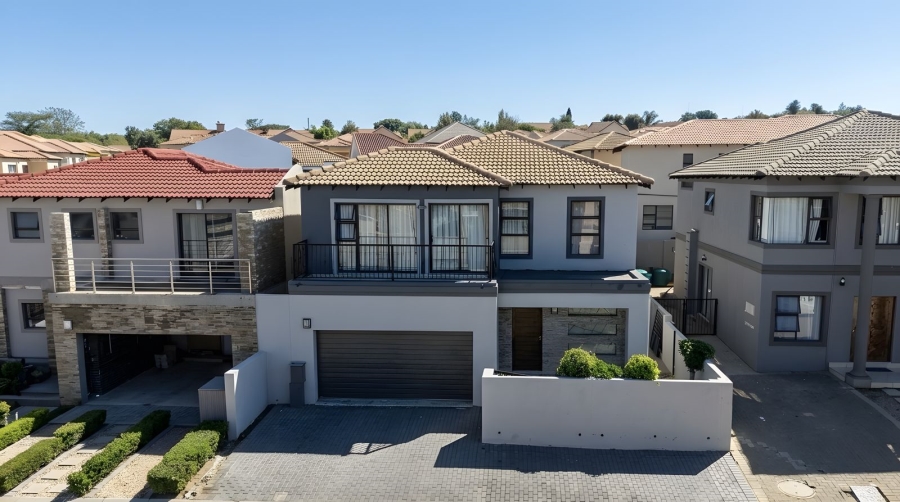 6 Bedroom Property for Sale in Halfway Gardens Gauteng