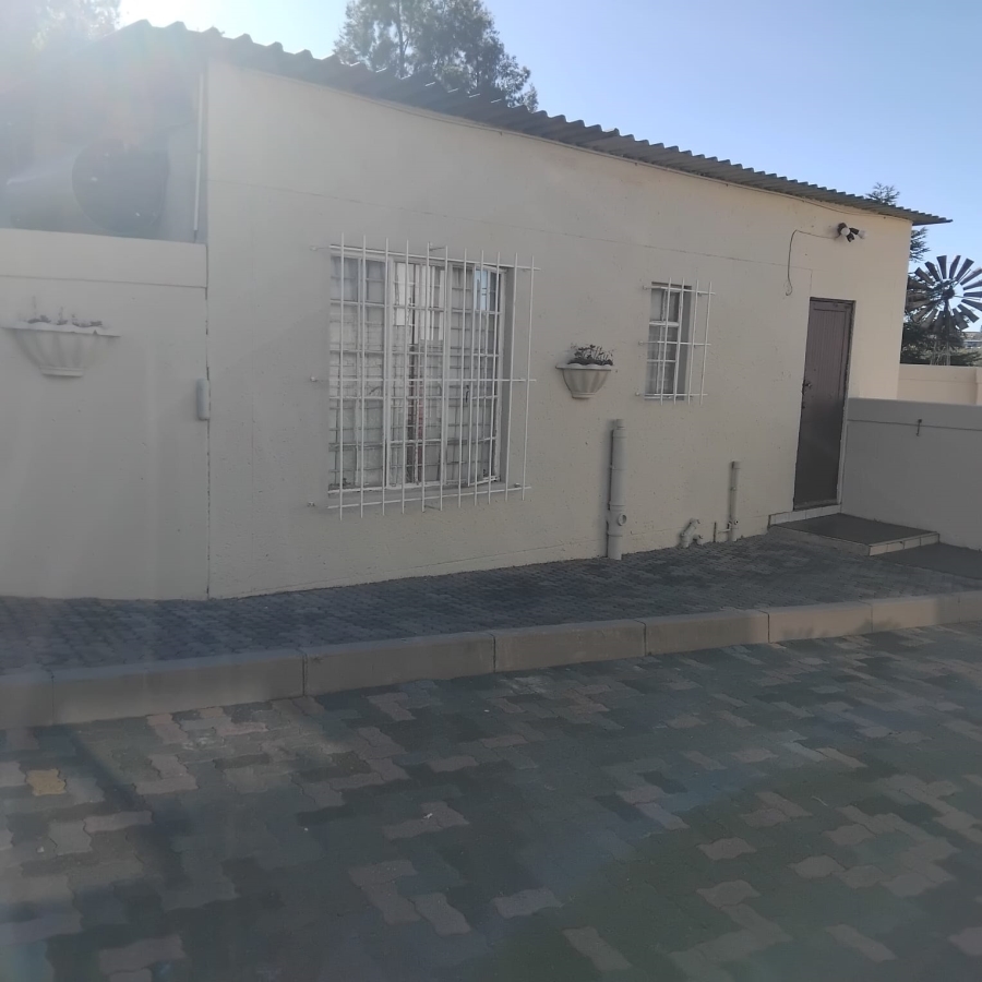 6 Bedroom Property for Sale in Diswilmar A H Gauteng