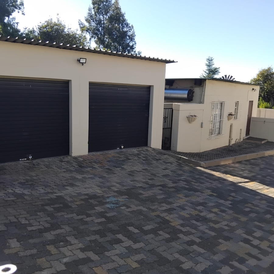 6 Bedroom Property for Sale in Diswilmar A H Gauteng
