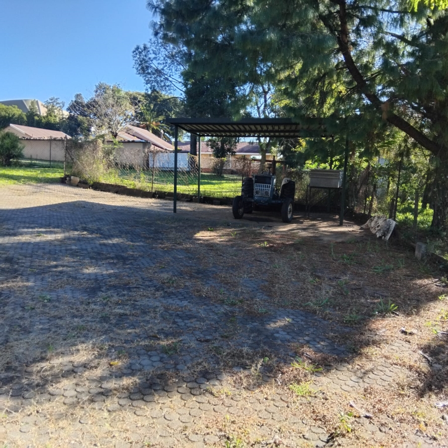 6 Bedroom Property for Sale in Diswilmar A H Gauteng
