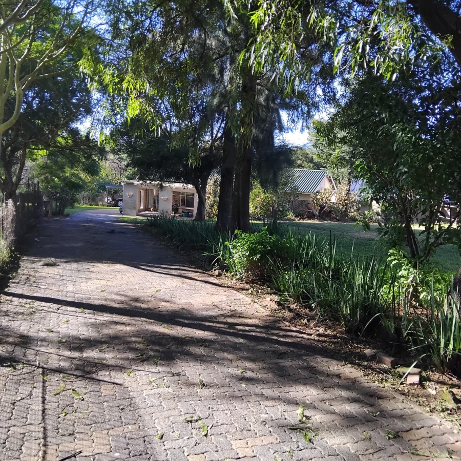 6 Bedroom Property for Sale in Diswilmar A H Gauteng