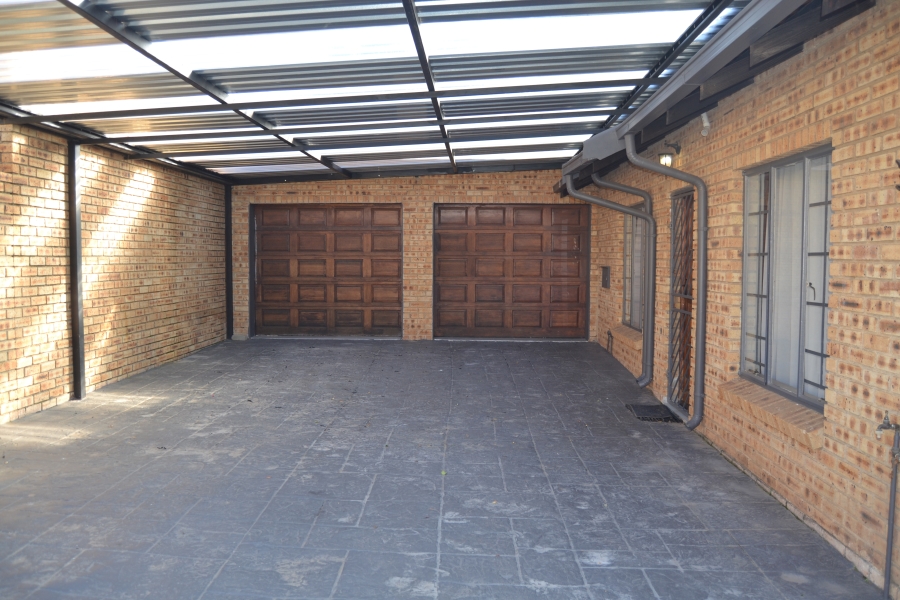 4 Bedroom Property for Sale in Thatchfield Estate Gauteng