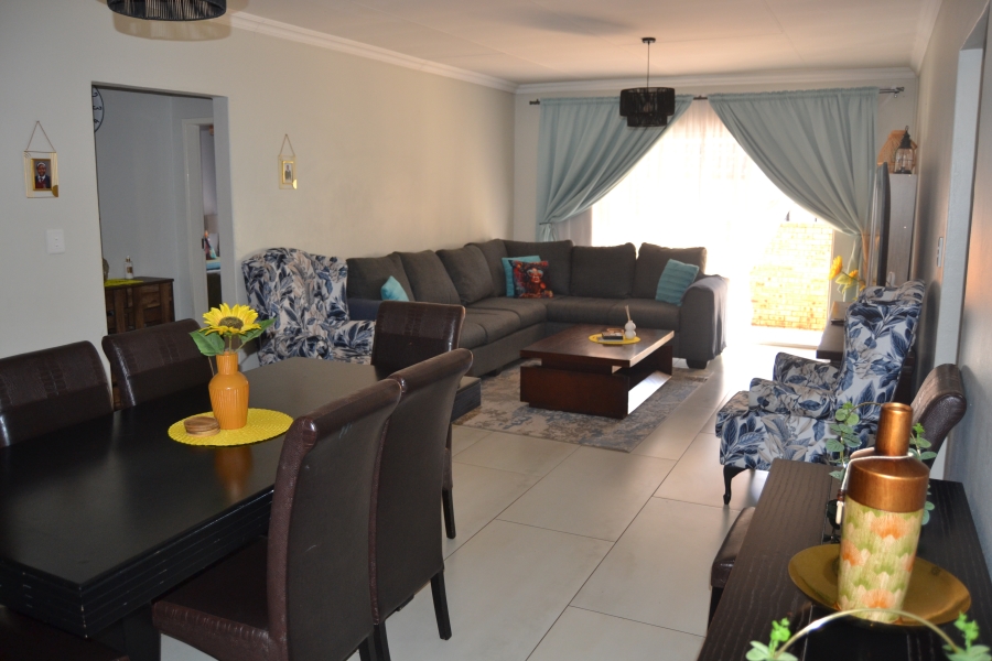4 Bedroom Property for Sale in Thatchfield Estate Gauteng