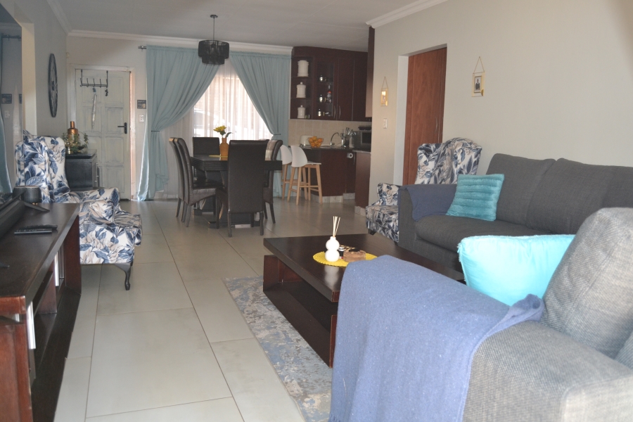 4 Bedroom Property for Sale in Thatchfield Estate Gauteng