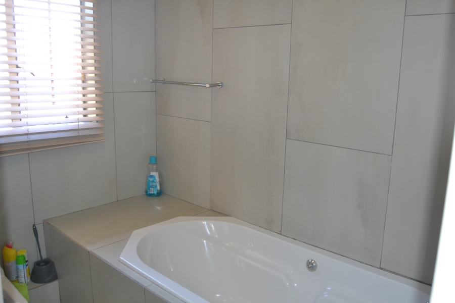 4 Bedroom Property for Sale in Thatchfield Estate Gauteng