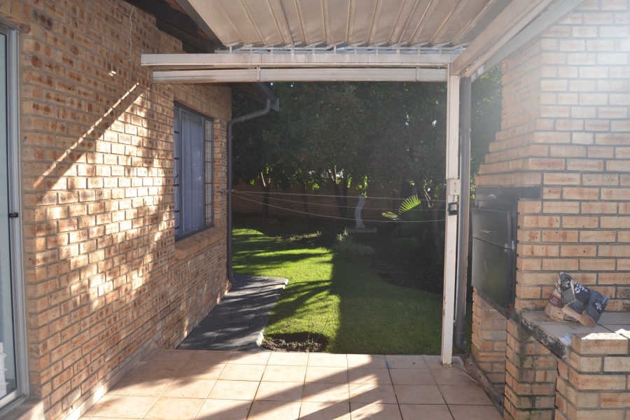 4 Bedroom Property for Sale in Thatchfield Estate Gauteng