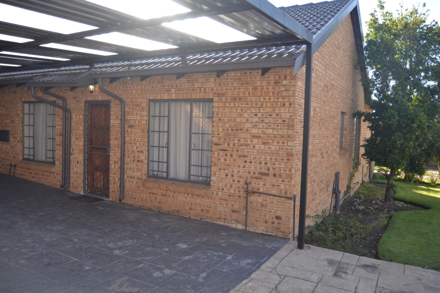 4 Bedroom Property for Sale in Thatchfield Estate Gauteng