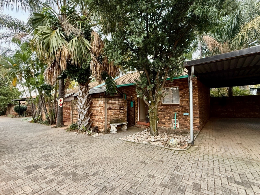1 Bedroom Property for Sale in The Orchards Gauteng