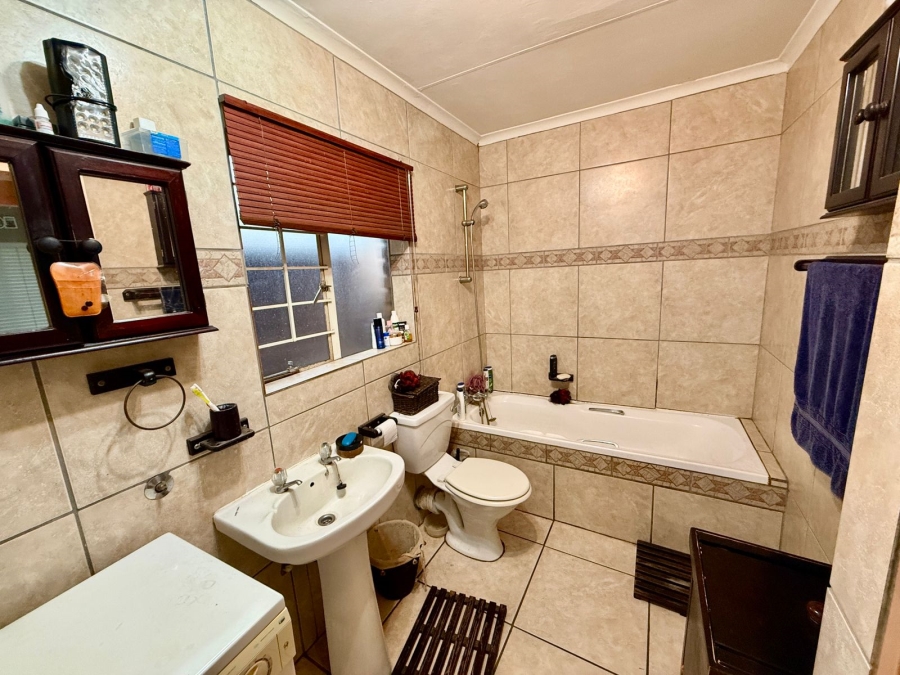 1 Bedroom Property for Sale in The Orchards Gauteng