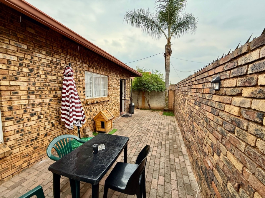 4 Bedroom Property for Sale in Pretoria Gardens Gauteng