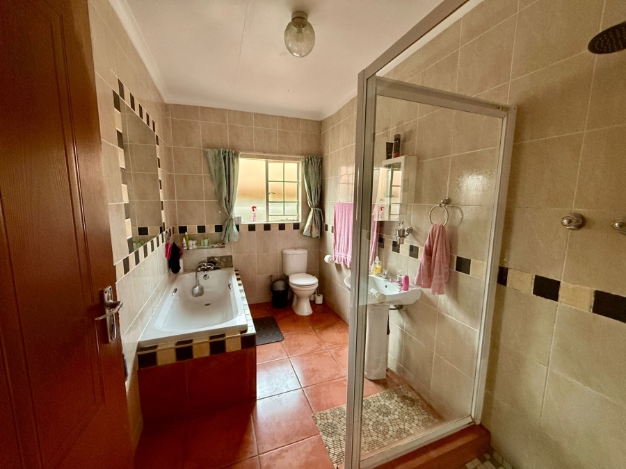 4 Bedroom Property for Sale in Pretoria Gardens Gauteng