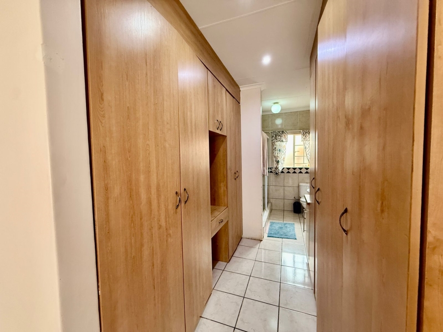 4 Bedroom Property for Sale in Pretoria Gardens Gauteng
