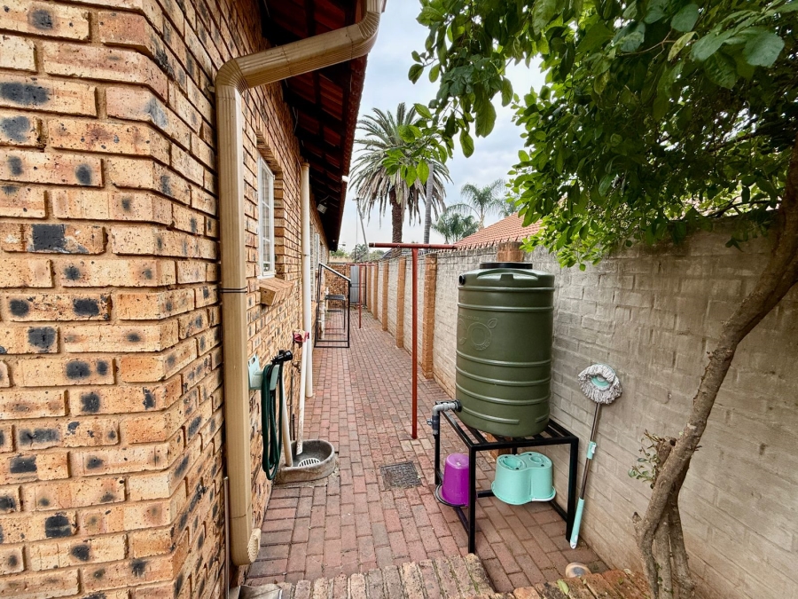 4 Bedroom Property for Sale in Pretoria Gardens Gauteng