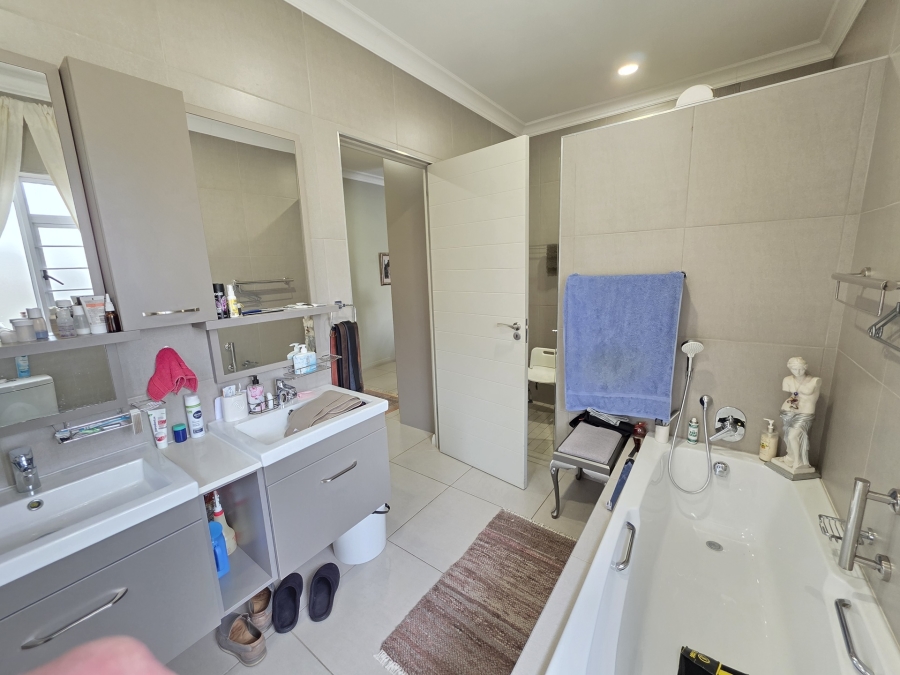 3 Bedroom Property for Sale in Waterkloof Ridge Gauteng