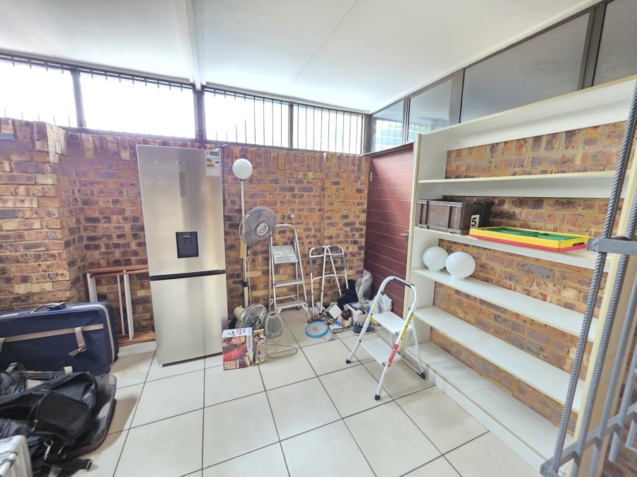 3 Bedroom Property for Sale in Nieuw Muckleneuk Gauteng