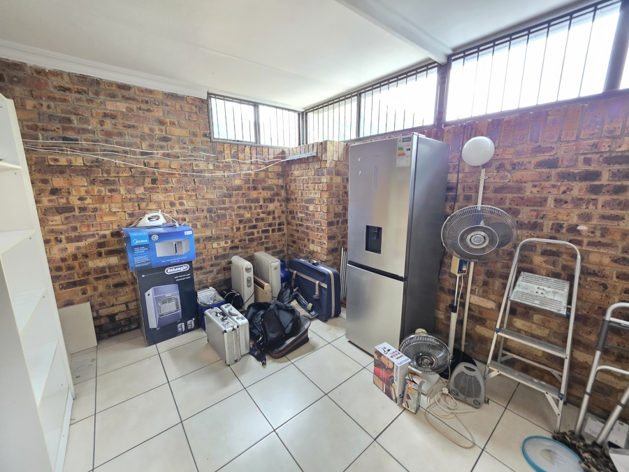 3 Bedroom Property for Sale in Nieuw Muckleneuk Gauteng