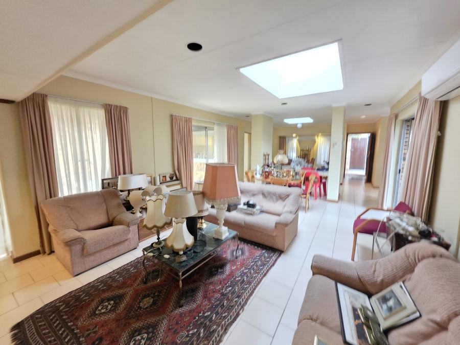 3 Bedroom Property for Sale in Nieuw Muckleneuk Gauteng