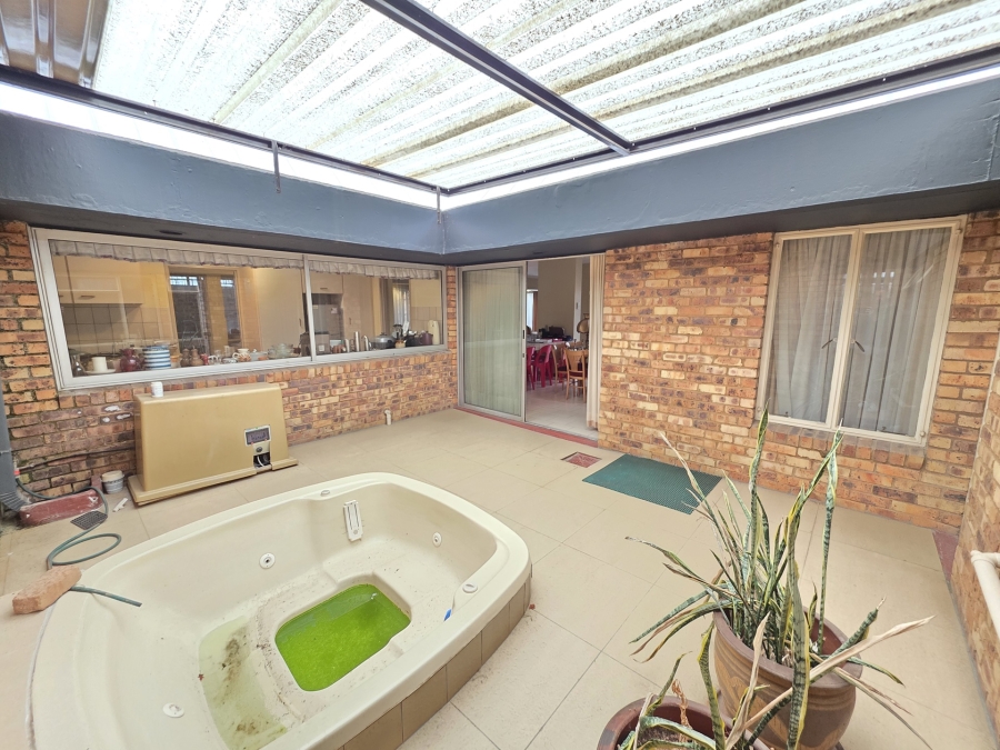 3 Bedroom Property for Sale in Nieuw Muckleneuk Gauteng