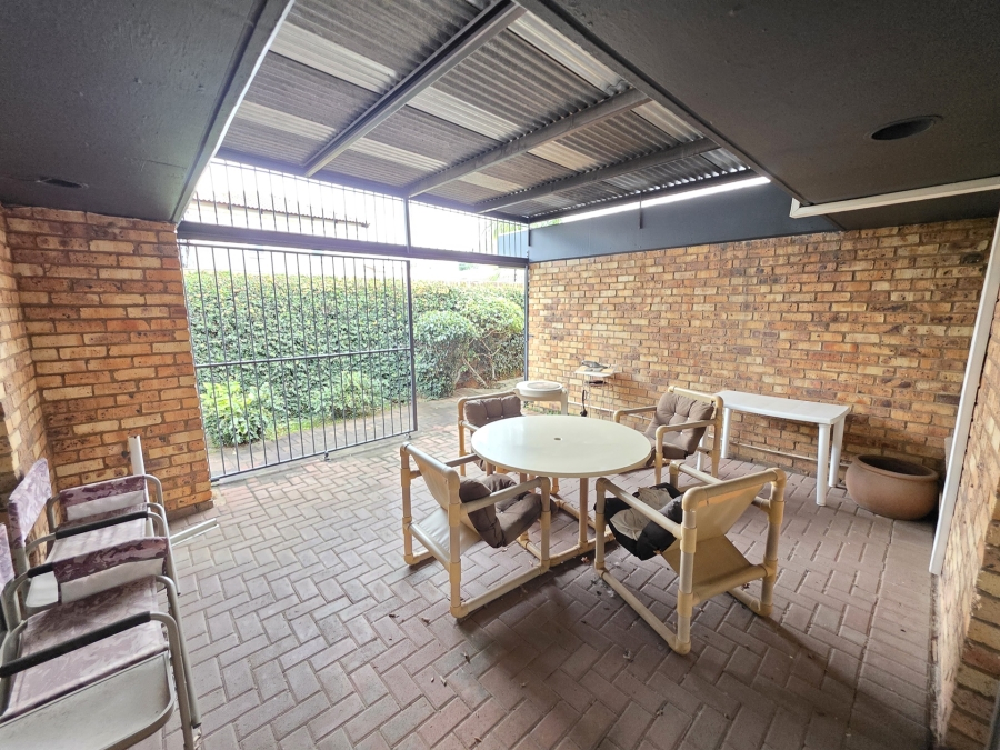 3 Bedroom Property for Sale in Nieuw Muckleneuk Gauteng
