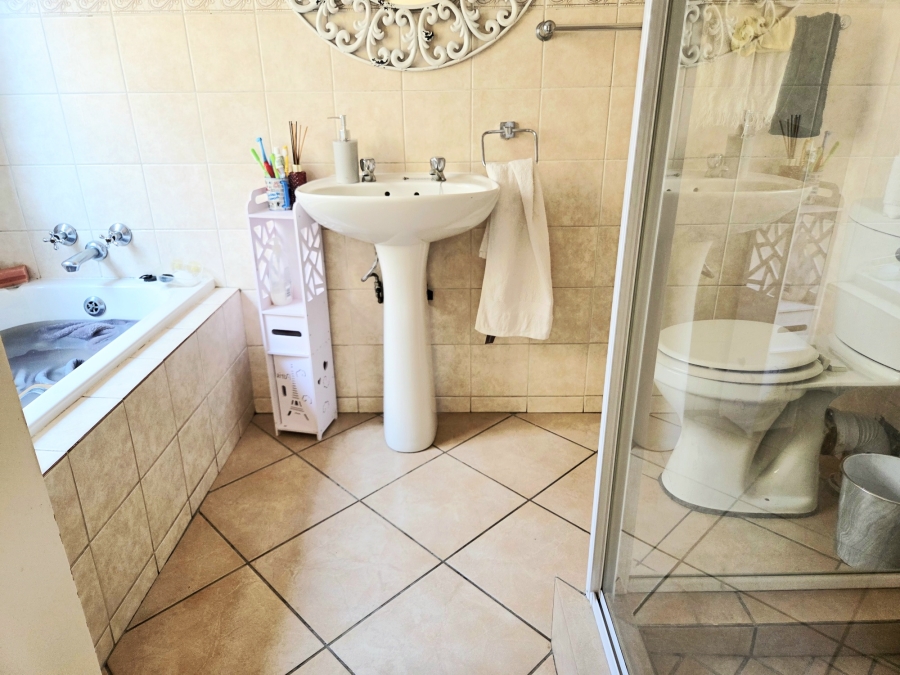 3 Bedroom Property for Sale in Halfway Gardens Gauteng