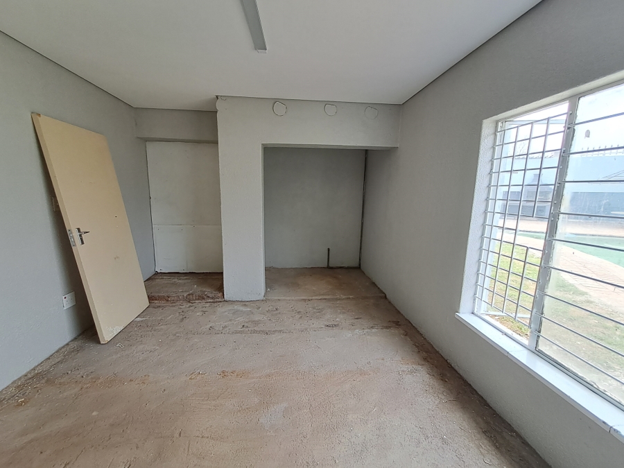 4 Bedroom Property for Sale in Verwoerdpark Gauteng