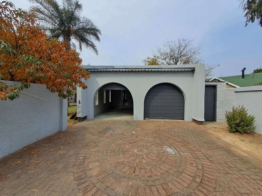 4 Bedroom Property for Sale in Verwoerdpark Gauteng