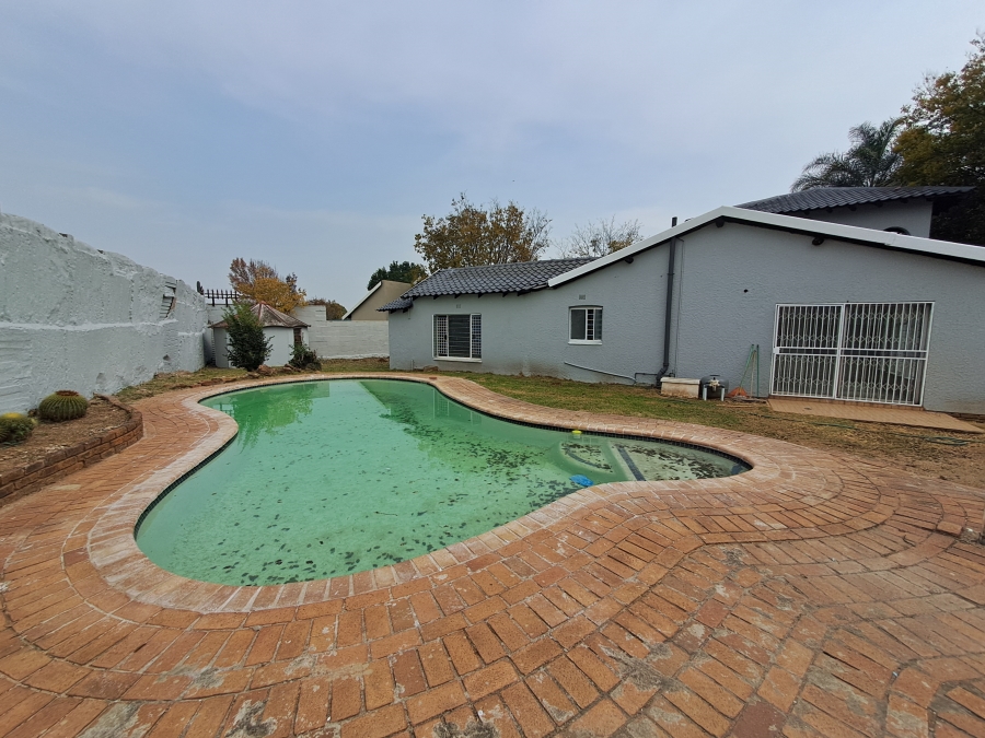 4 Bedroom Property for Sale in Verwoerdpark Gauteng