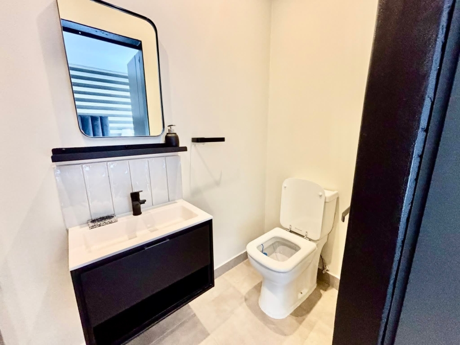 To Let 2 Bedroom Property for Rent in Sandown Gauteng