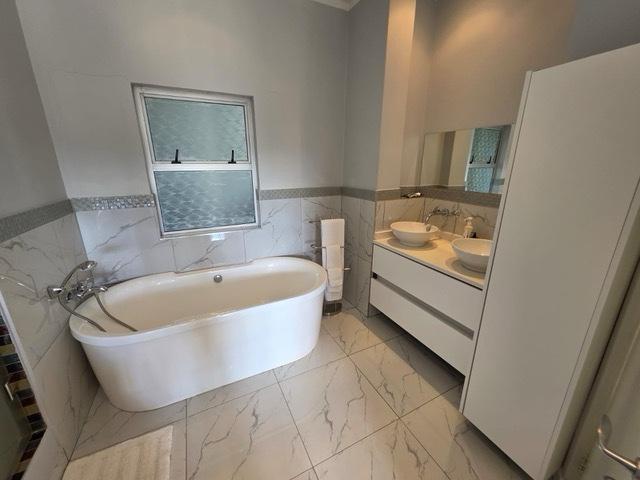 To Let 3 Bedroom Property for Rent in Sandhurst Gauteng