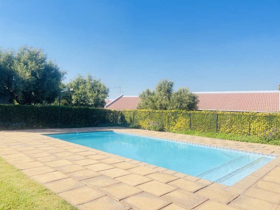 To Let 2 Bedroom Property for Rent in Greenstone Hill Gauteng
