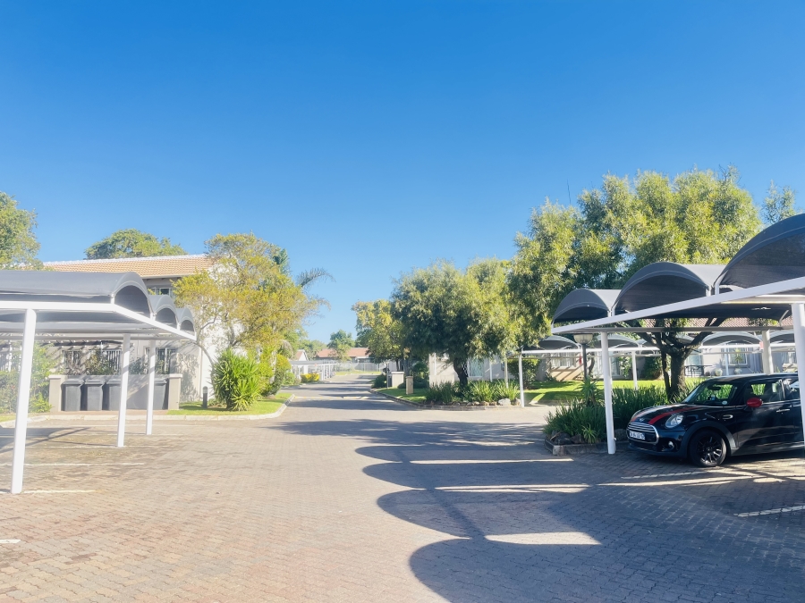 To Let 2 Bedroom Property for Rent in Greenstone Hill Gauteng