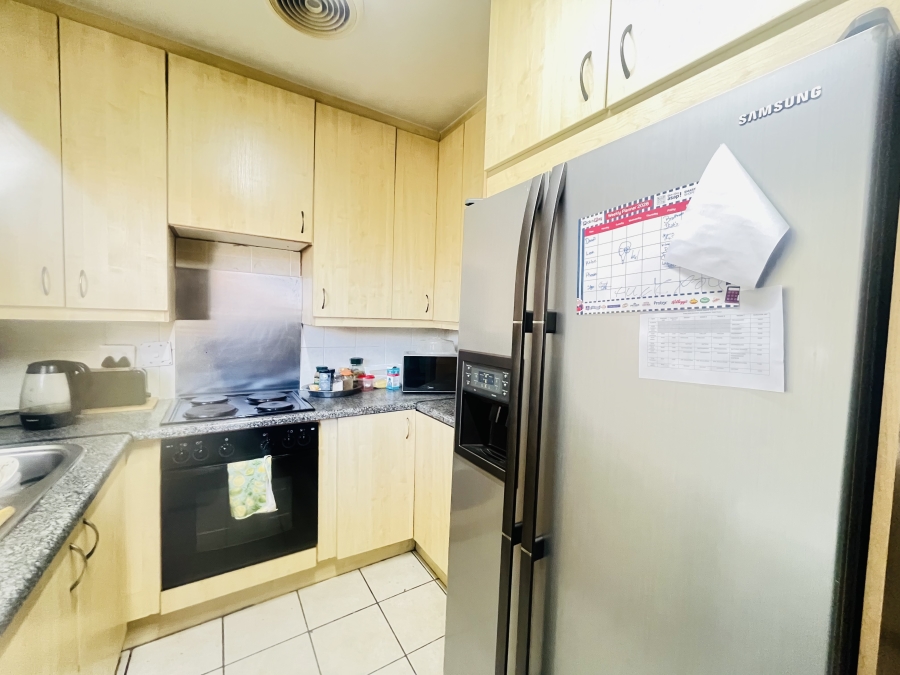 To Let 2 Bedroom Property for Rent in Greenstone Hill Gauteng