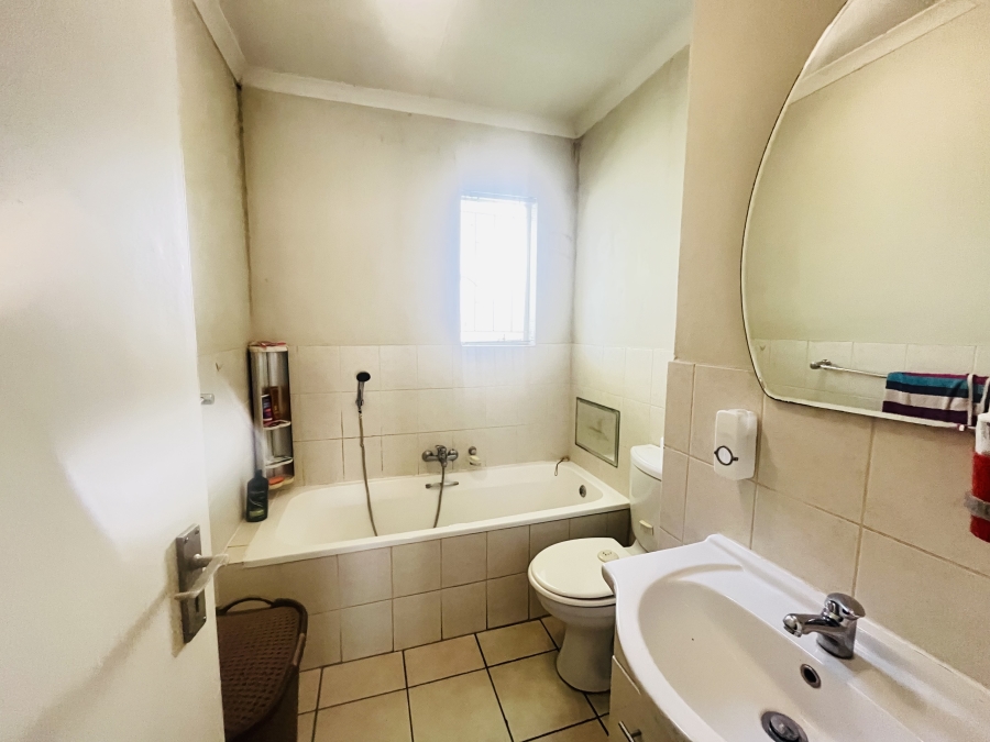 To Let 2 Bedroom Property for Rent in Greenstone Hill Gauteng