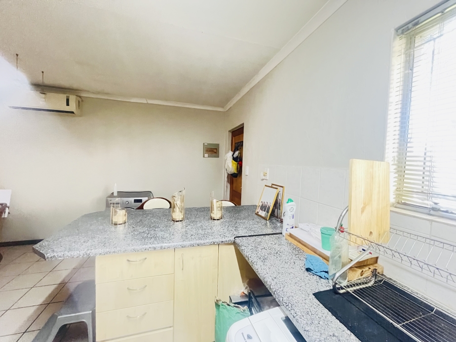 To Let 2 Bedroom Property for Rent in Greenstone Hill Gauteng