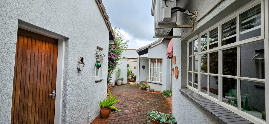 3 Bedroom Property for Sale in Three Rivers Proper Gauteng